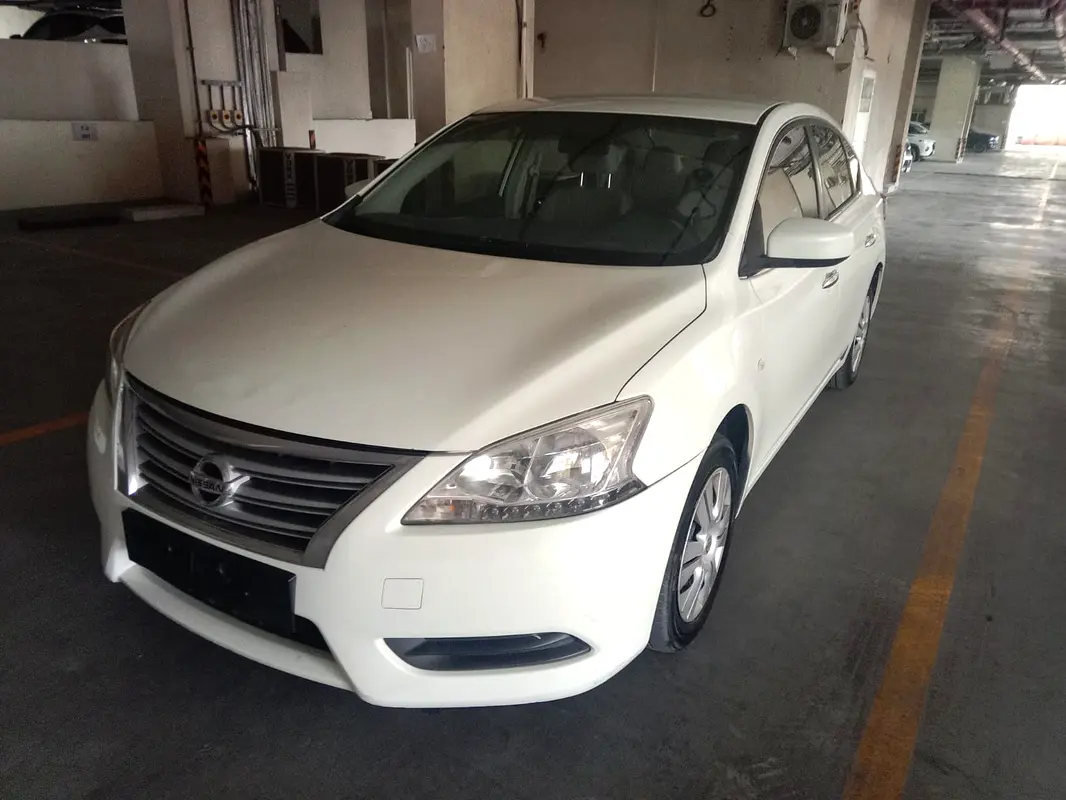 Nissan Sentra 2014 — photo 1 of 11
