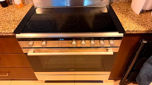 Siemens Electric Cooking Range 5 Ceramic Hobs With Oven 90cm