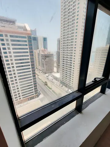 للإيجار بالشارقة التعاون 2 غرف وصالة 2 حمام 53000 سنوي 4-6 دفعات جيم ومسبح مجاني تكييف مجاني على المالك تأمين 2000