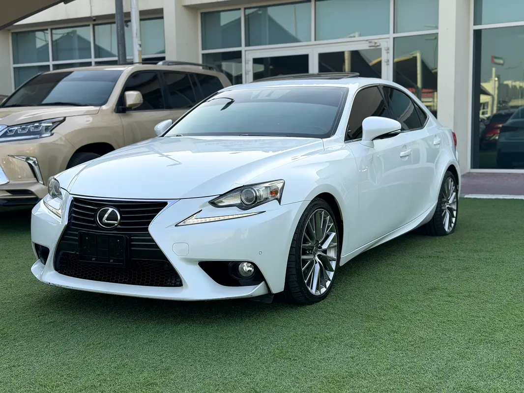 Lexus IS-Series 2014 — photo 1 of 14