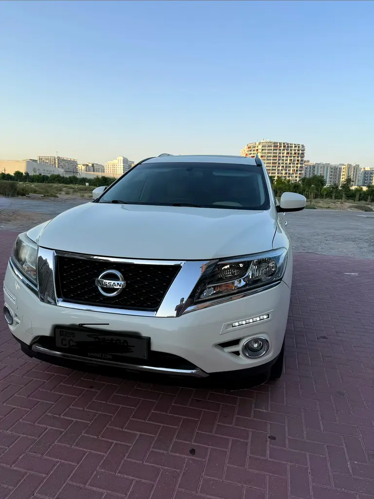 Nissan Pathfinder 2016 — photo 1 of 13