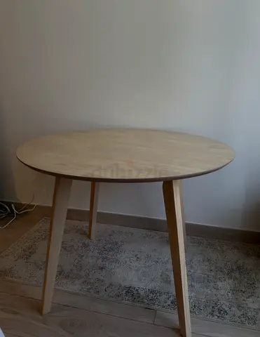 4-seater dining table