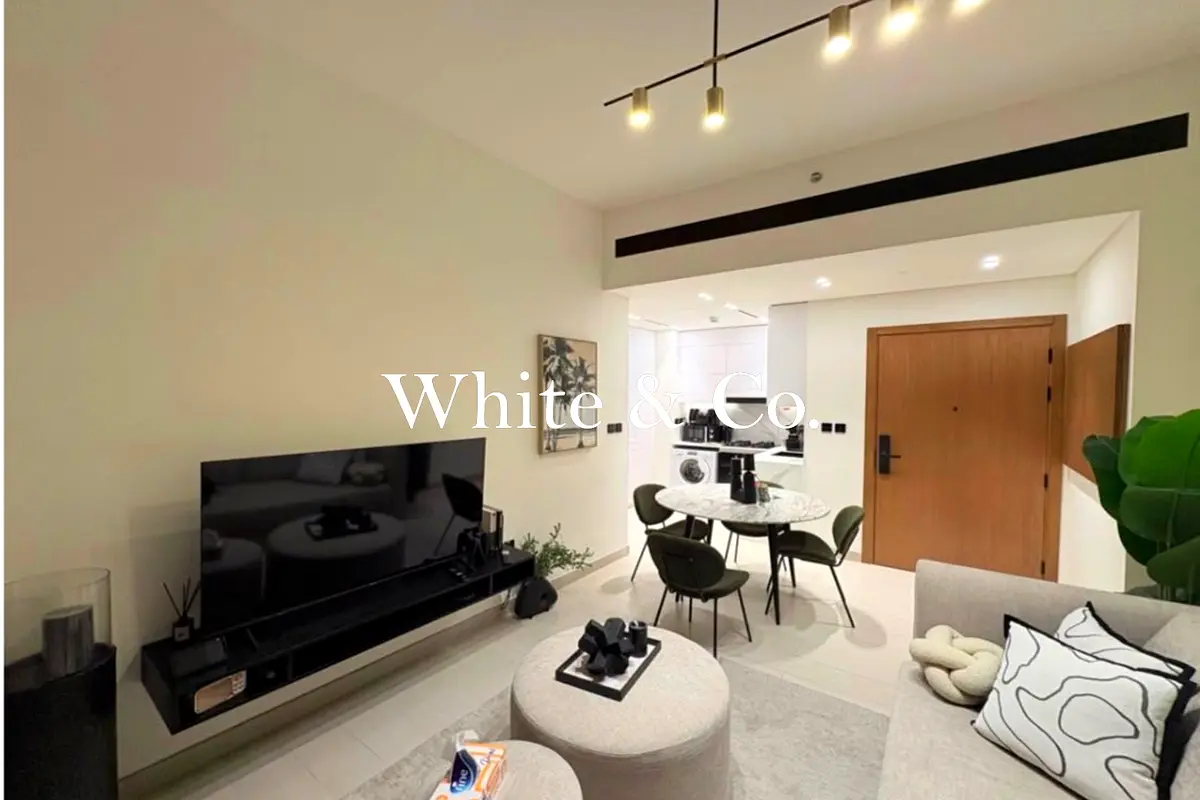 Stylish 1BR | High Floor | Priced to Sell