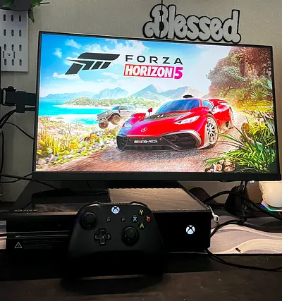 Xbox One console - One controller