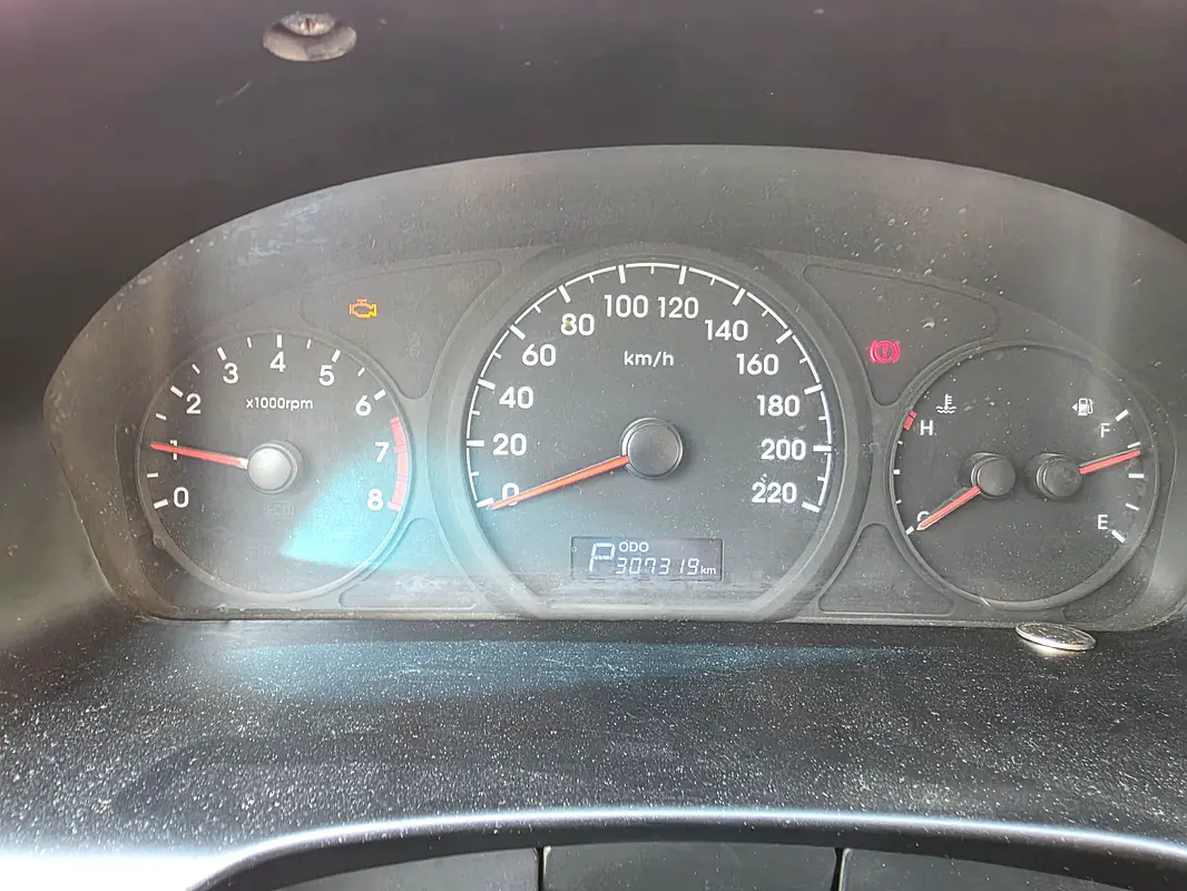 Hyundai H1 2018 — photo 1 of 15