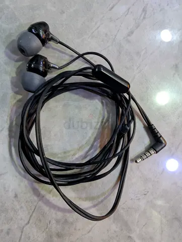 Used wired in-ear earphones with mic and 3.5mm jack