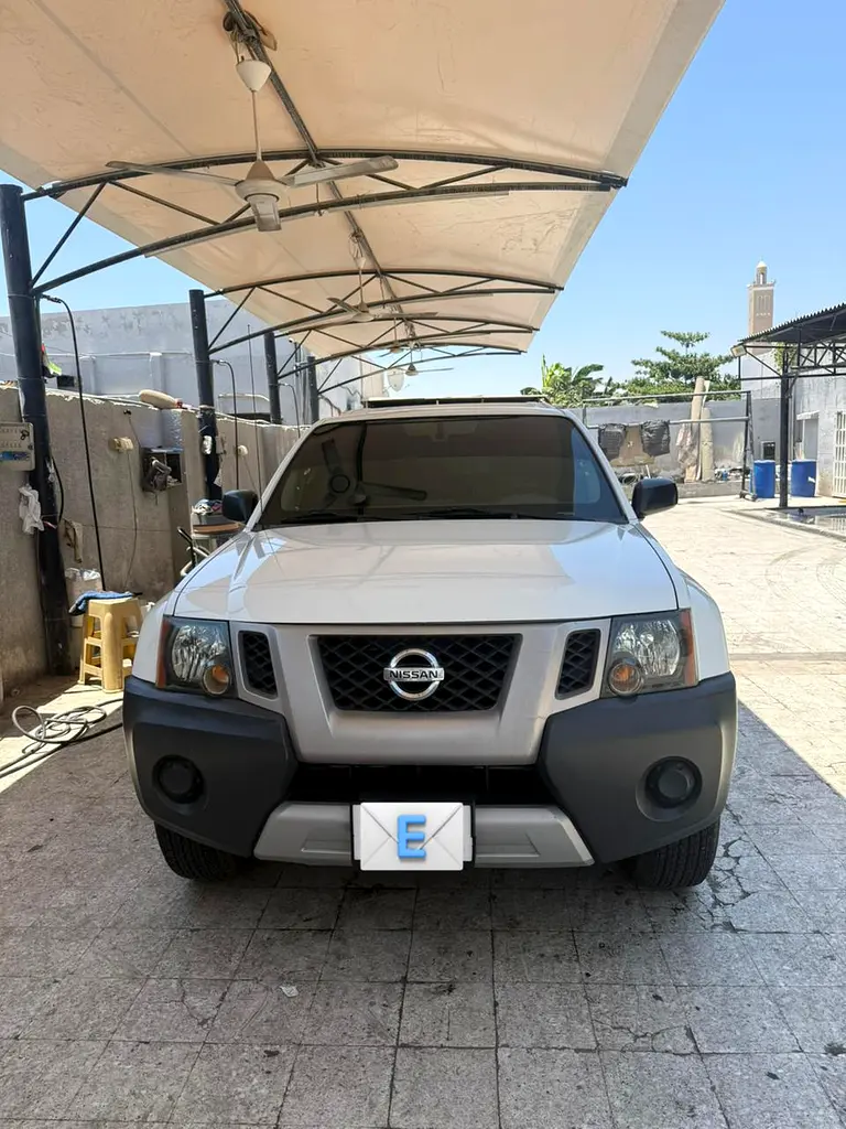 Nissan Xterra 2013 — photo 1 of 5