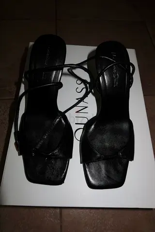 Massimo Dutti Black strappy square-toe womens sandals - 35 EU