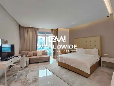 Vacant | Canal View | Spacious Layout