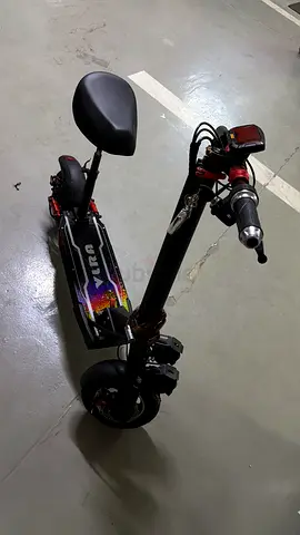 Electric kick scooter with seat, good condition