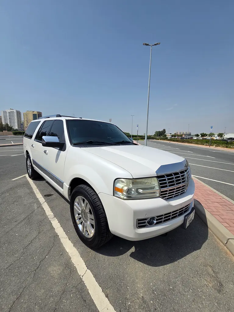 Lincoln Navigator 2012 — photo 1 of 20