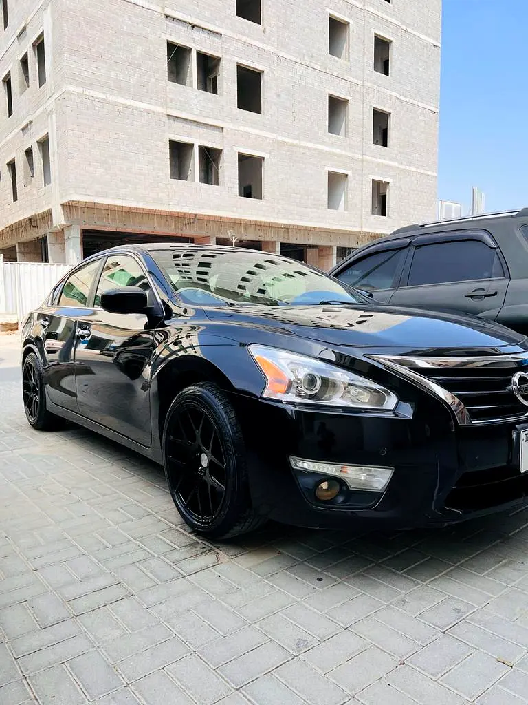 Nissan Altima 2014 — photo 1 of 13