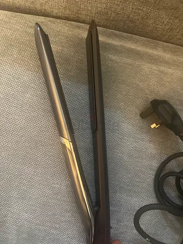 Babyliss hair straightener