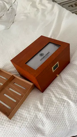Cigaralogic Wooden Humidor Box – Medium Size with Hygrometer