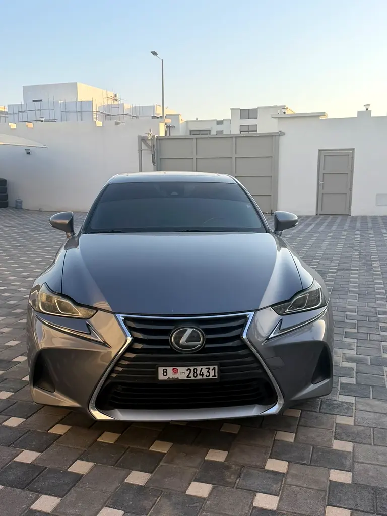 Lexus IS-Series 2017 — photo 1 of 4