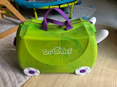Trunki Ride-On Kids Suitcase | Green | Like New