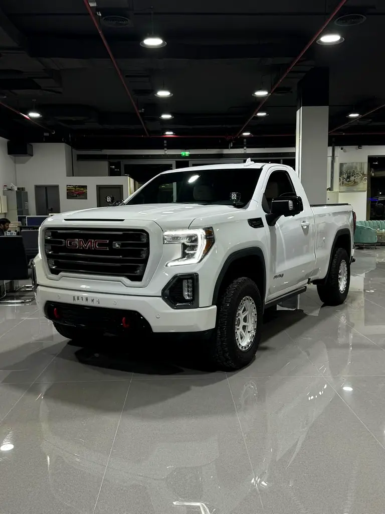 GMC Sierra 2021 — photo 1 of 20