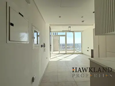 Studio Bright & Spacious With Balcony Read To Move In