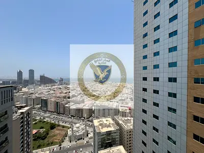 شقة ثلاث و صالة مع غرفة خادمة غرفة ستور غرفة غسيل مع غرف ماستر بلكونة كذالك خزائن بالحائط مع تسهيلات في الدفع جدا ممتازة و صيانة مجانية على مدار السنة