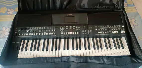 Yamaha SX 600 Like New With Free Bag and Stand