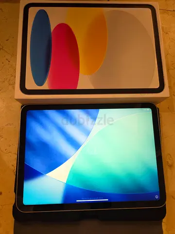 iPad 2022 10th gen - 256gb | with keyboard case, and original box