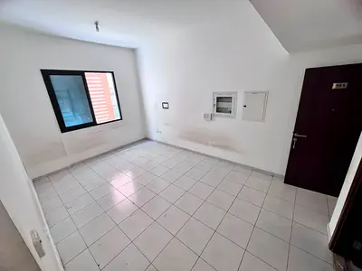 Two bedrooms and a living room, spacious area, two bathrooms, excellent layout, fully lit apartment, central air conditioning and cooling.