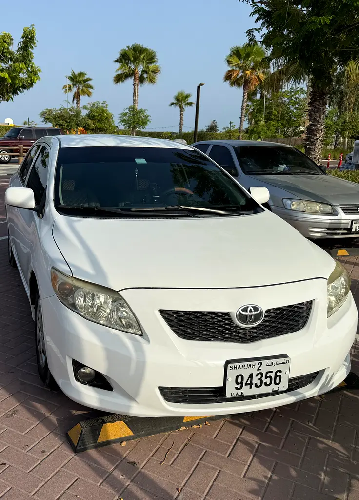 Toyota Corolla 2010 — photo 1 of 12