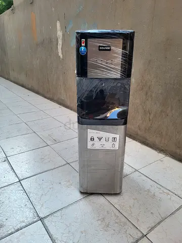 Bottom load water dispenser