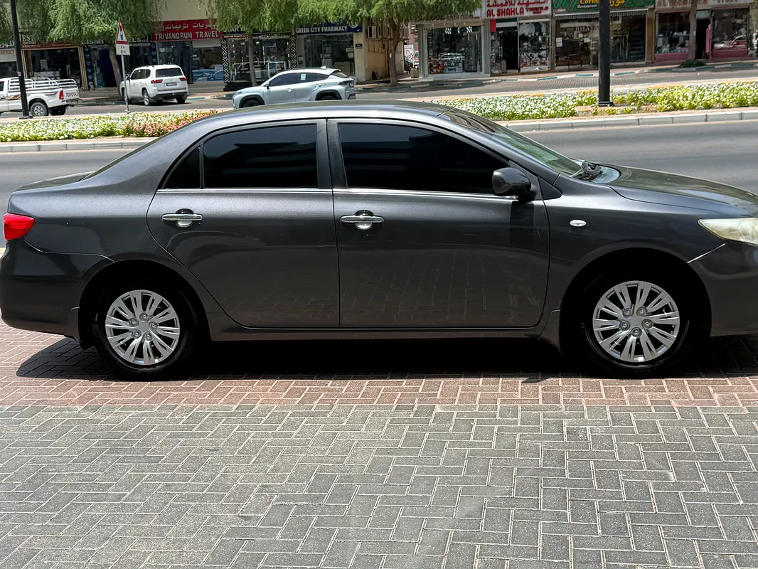 Toyota Corolla 2013 — photo 1 of 12