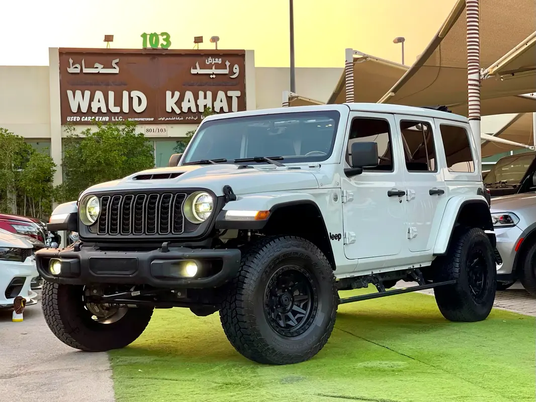 Jeep Wrangler 2021 — photo 1 of 20