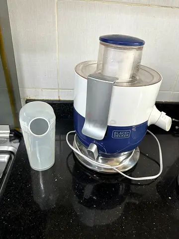 Black  Decker juicer 1000 watts  - Used
