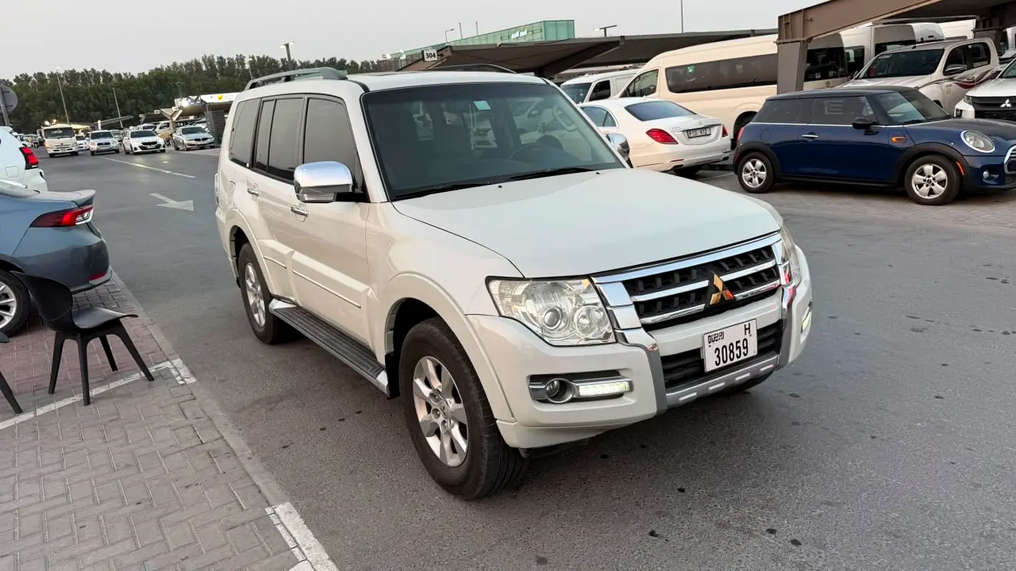 Mitsubishi Pajero 2018 — photo 1 of 15