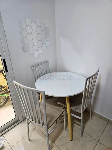 Small round dining table with 2 chairs - white