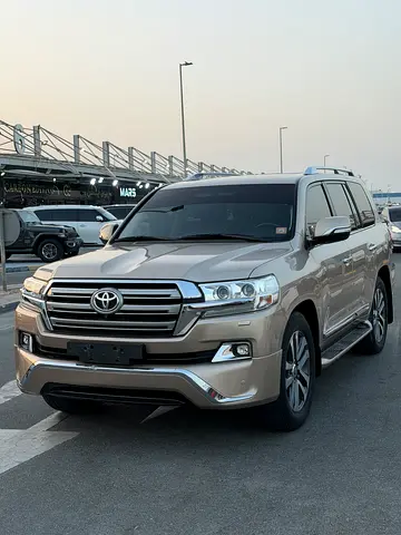 Toyota Land Cruiser VXR 2017 | GCC Specs | Full Options .free accident