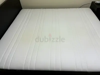 King size mattress - good condition, clean white topper