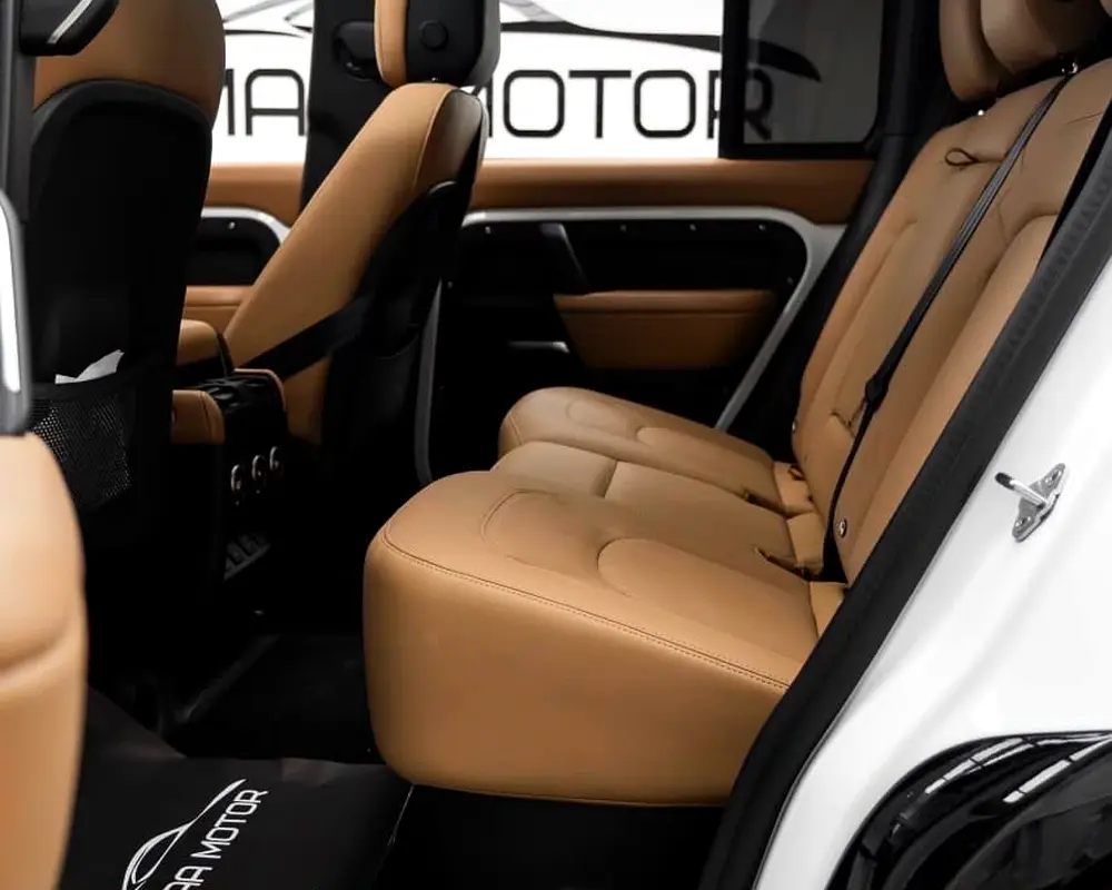 Land Rover Defender 2025