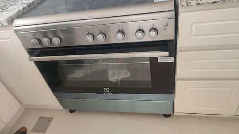 Electrolux stainless steel freestanding oven and gas hob - good condition