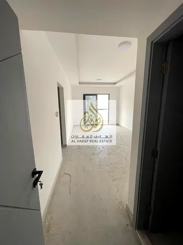 الجرف 3 خلف السوق الصيني غرفه وصاله 2 حمام مساحه ممتازه مع شهر مجاني