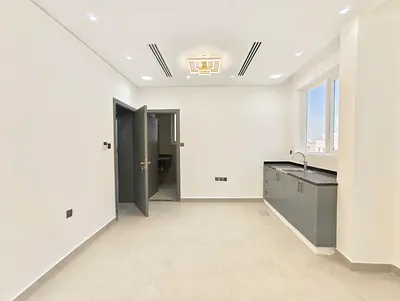 6 Badroom very specius with close majls high quality finishing 8000sqft