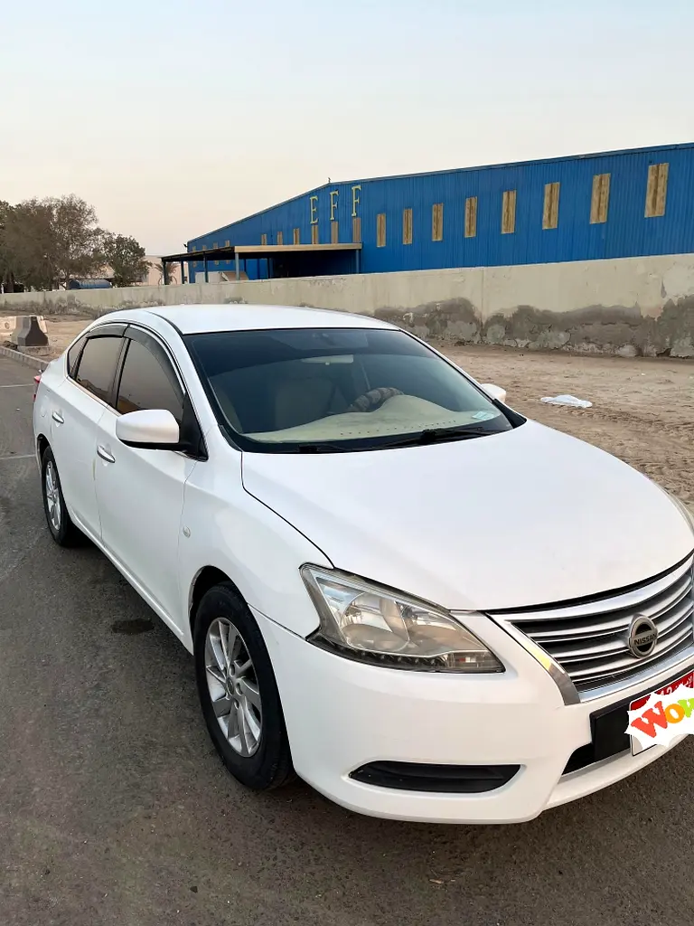 Nissan Sentra 2016 — photo 1 of 12