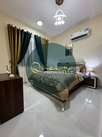 غرفة وصالة ثاني ساكن للإيجار الشهري في الروضة على شارع الشيخ عمار خلف شروق مول مفروشة بالكامل بحمام واحد بدون بلكونة شاملة جميع الفواتير بسعر 3800 دره