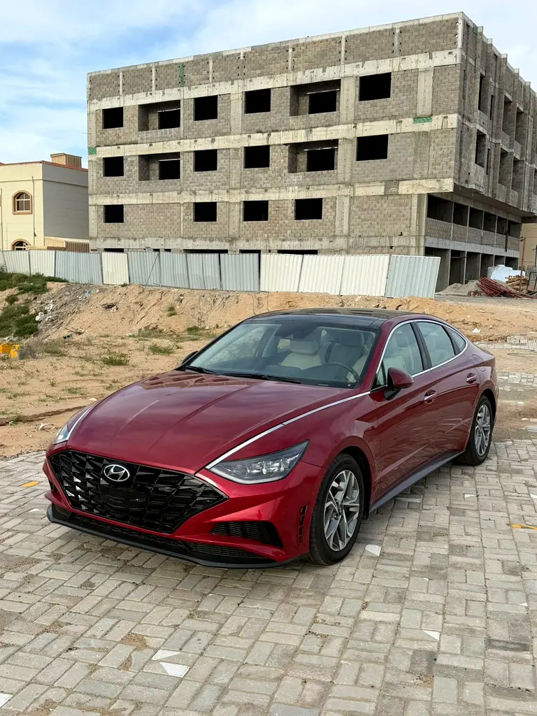 Hyundai Sonata 2023 — photo 1 of 10