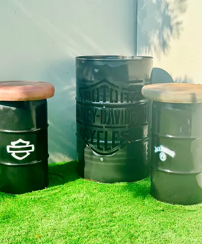 Harley Davidson Bar Barrel with 2 stools