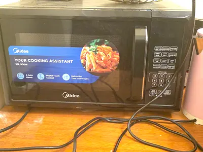 Midea 25L 900W Microwave Oven - Good Working Condition