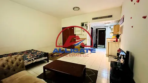 SPACIOUS STUDIO | UNFURNISHED |