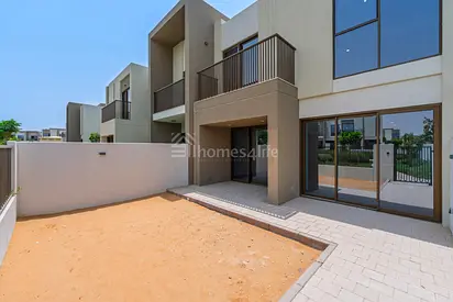 Single Row l Close To Pool l Investor Deal