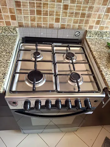 Frigidaire 4-Burner Gas Cooker with Oven - 4 Months Old, Gently Used, Free brand new bakeware