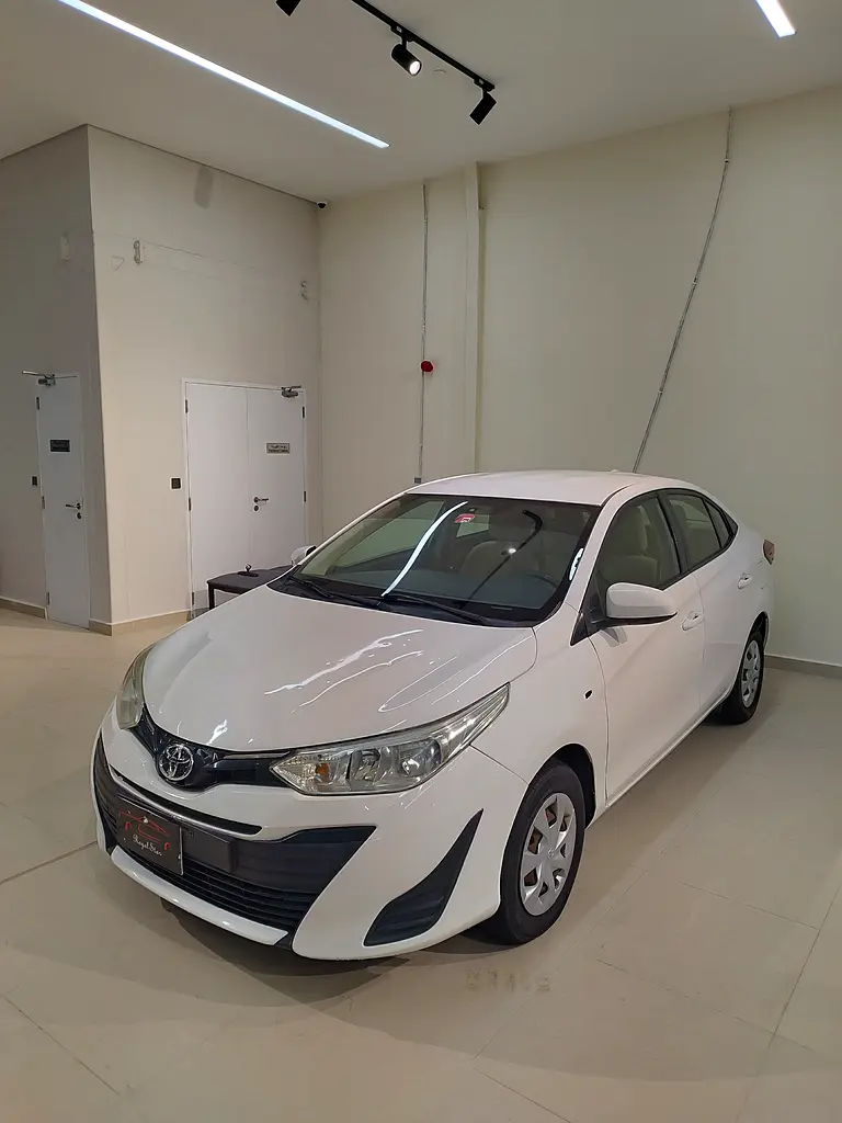 Toyota Yaris 2019 — photo 1 of 12