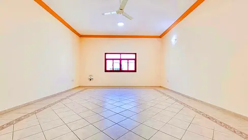 HUGE STUDIO-FAMILY-OUDMETHA