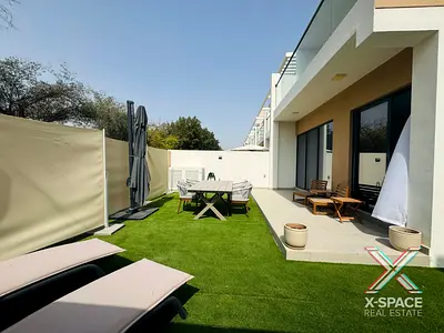 |Single Row |Near Park I Corner Unit I